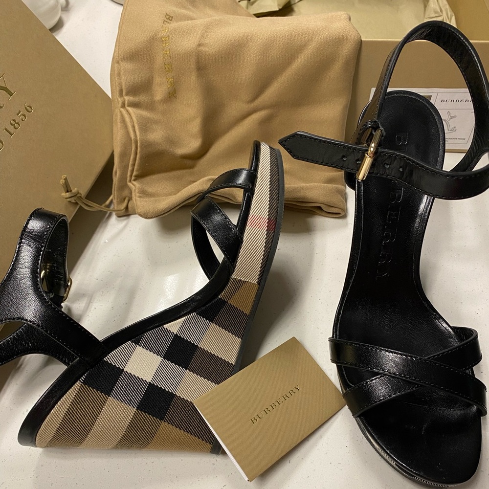 Burberry sandals size 9 barely worn